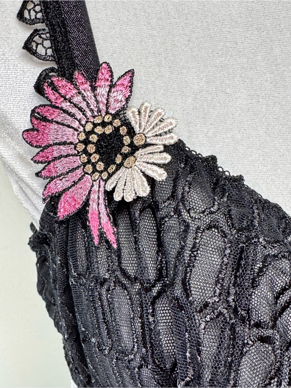 ⁠Louisa Bracq Black Lace Sheer Unlined Underwire Bra Decorative Flower Size 34E⁠ - Picture 2 of 8